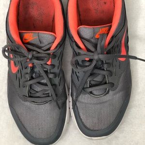 Ladies size 9.5 Nike walking shoes.